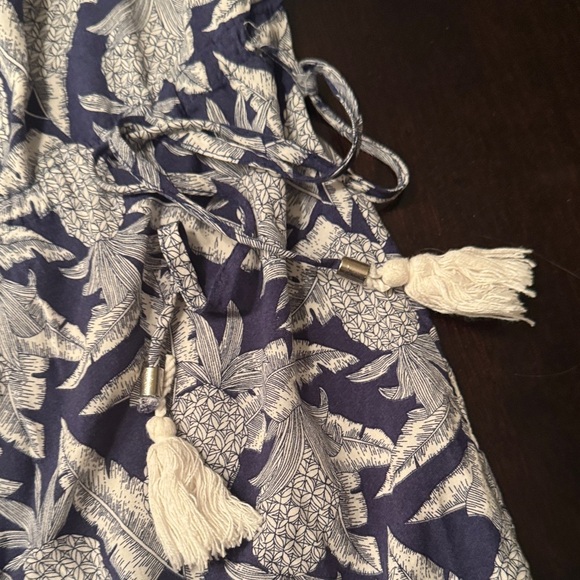 Chic Blue and White Patterned Blouse - Picture 4 of 4